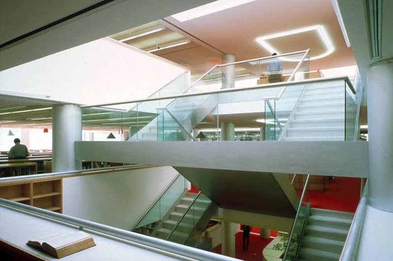 17-newrochelle-interior-stairwaylanding.jpg