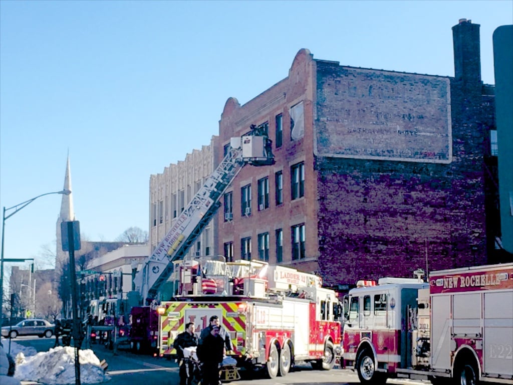 Ladder Truck reaches up to 4th floor at 77 Centre Avenue