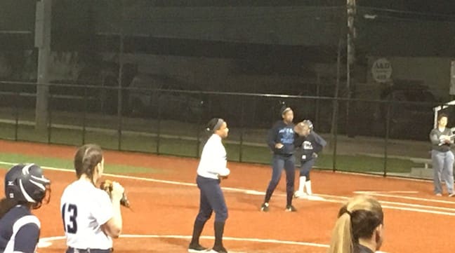 Softball Kicks off 2016 Season