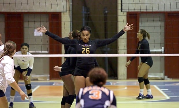 Volleyball Takes a Pair in Day One of Monroe College Invitational