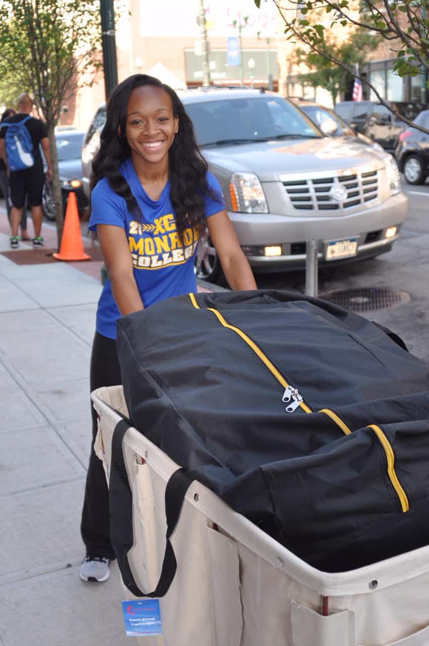 Monroe College's Move-In Day