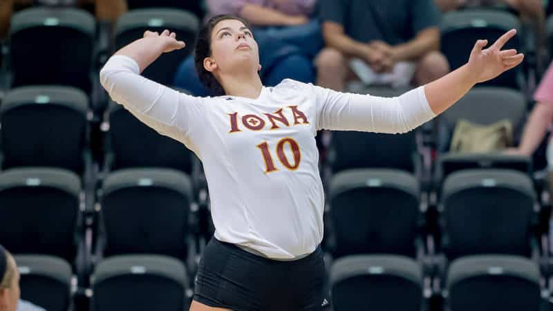 William & Mary Bests Volleyball In Three Sets