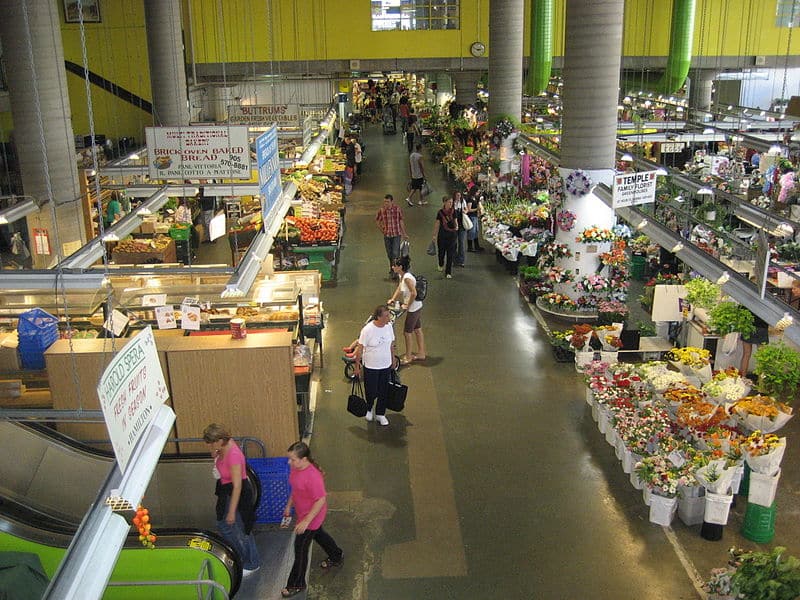800px-Hamilton_Farmers_Market_A.JPG