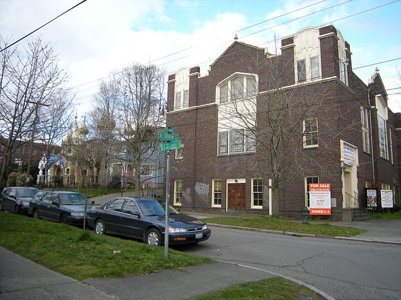 800px-Seattle_-_First_Adventist_03.jpg