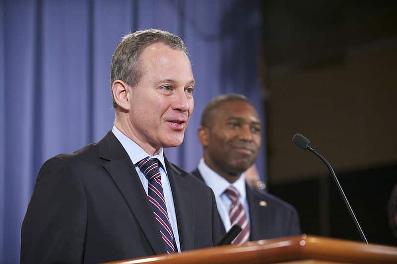 800px-Eric_Schneiderman-Tony_West-DOJ2012.jpg