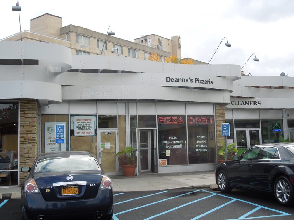 Deanna’s Pizzeria & Restaurant