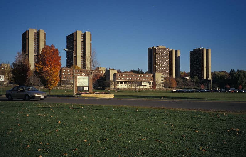 800px-Crampton_Housing_UMass_Amherst_MA_USA.jpg