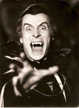 Gianni_Lunadei_interpretando_al_Conde_Drácula.jpg