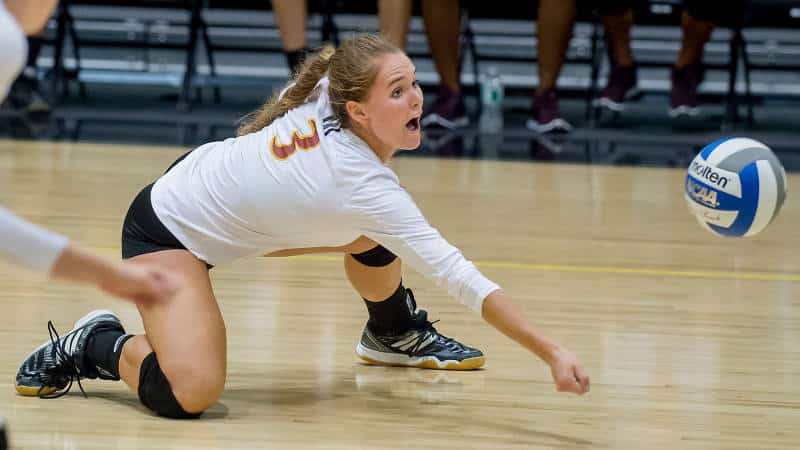 Iona Falls to Quinnipiac in Straight Sets.jpg