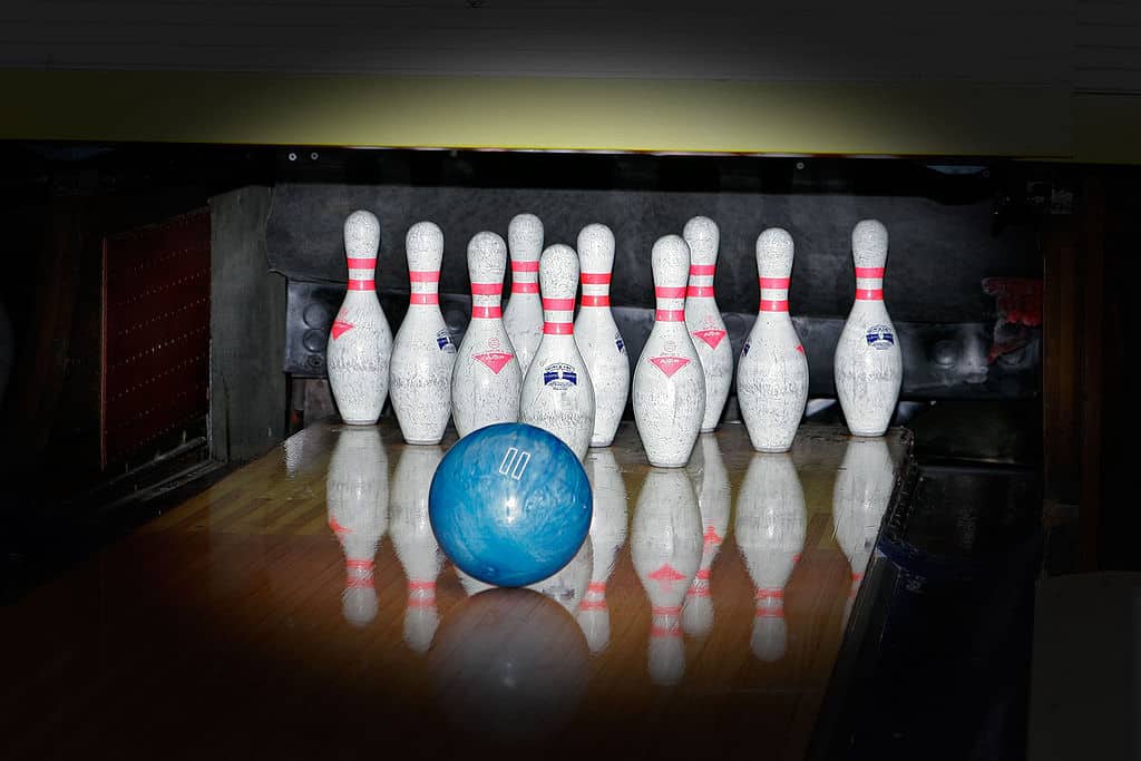 1024px-Bowling_-_albury.jpg