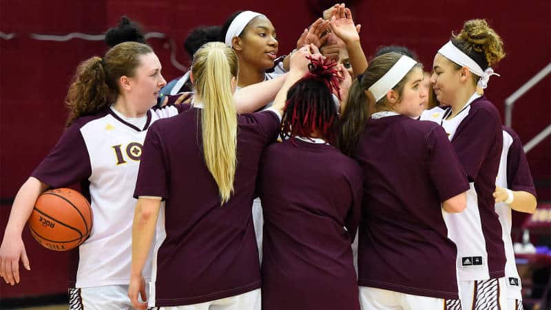 Duquesne Edges Out Iona, 61-58.jpg