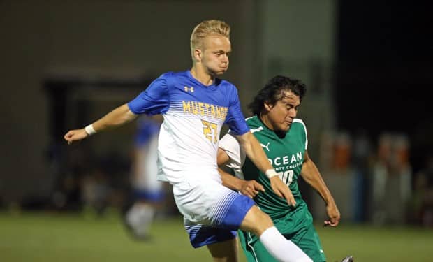 Men’s Soccer Advances to National Tournament Semifinals.jpg