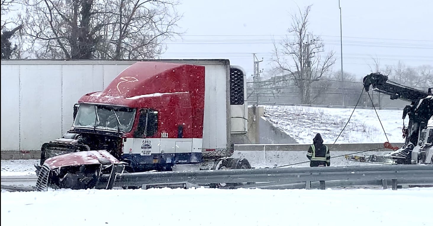 3 Tractor Trailers Jackknife on I95 Between Larchmont and New Rochelle